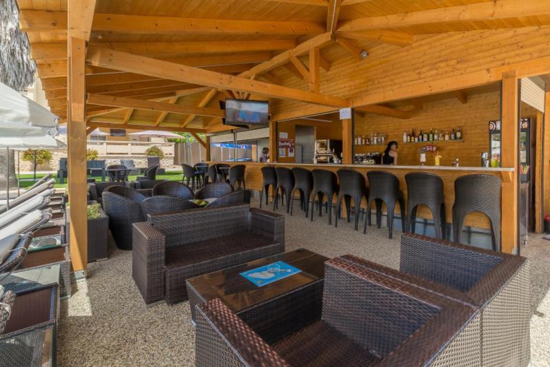 Riviera Resort Вир Экстерьер фото